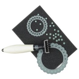Brosse et tapis en mousse pour dies Vaessen Creative par Vaessen Creative. Scrapbooking et loisirs créatifs. Livraison rapide...
